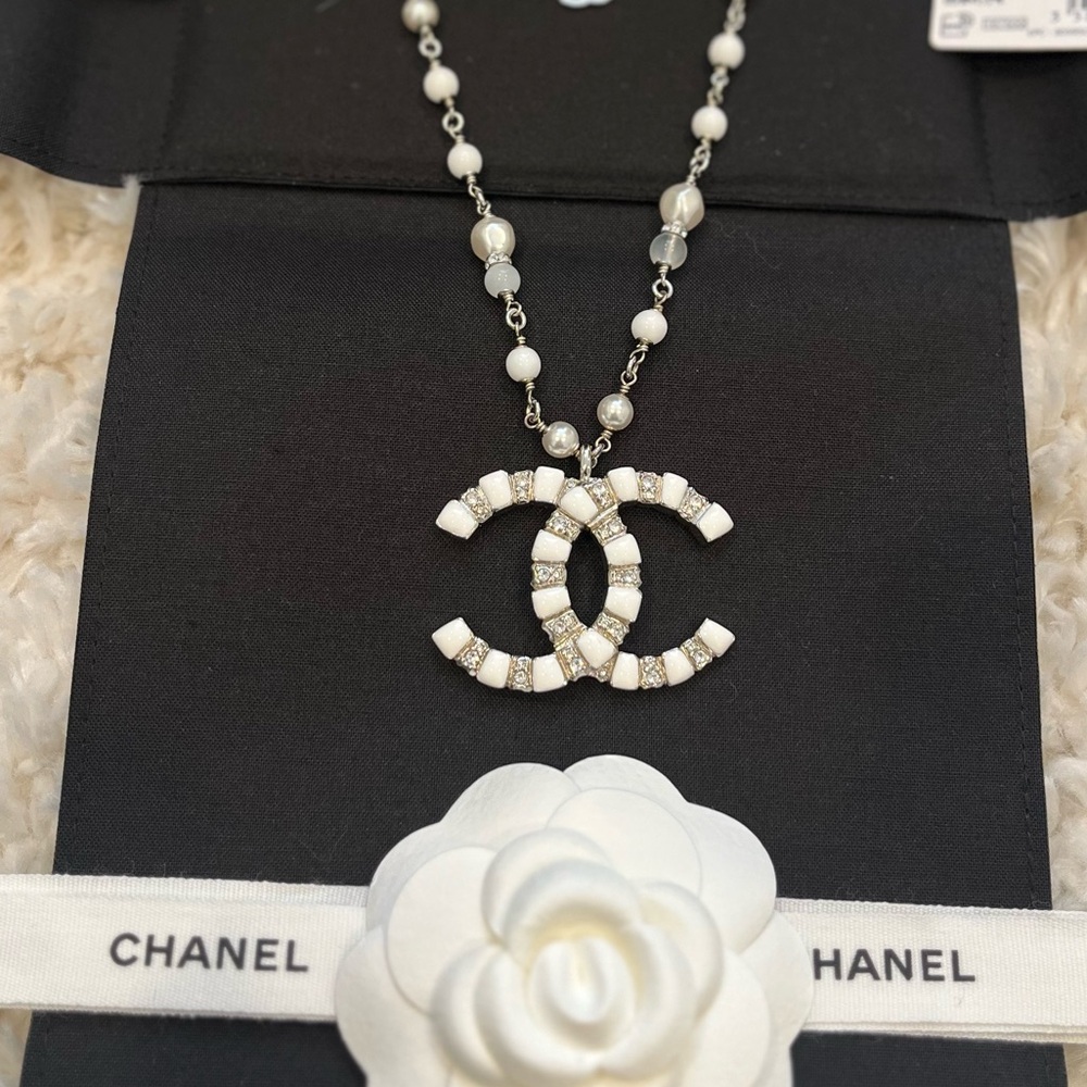 ❌SOLD❌CHANEL 25C Pearly White Crystal, & Silver XLarge Pearl CC Pendant Necklace